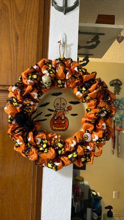 Halloween trick or treat decoration wreath