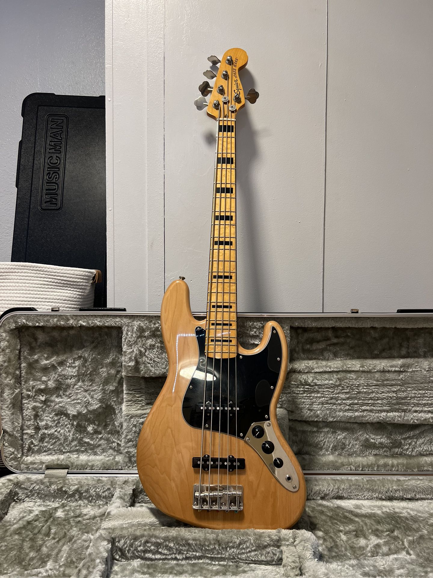 Squier Jazz Bass by Fender 