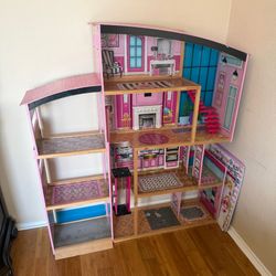 Doll house Barbie