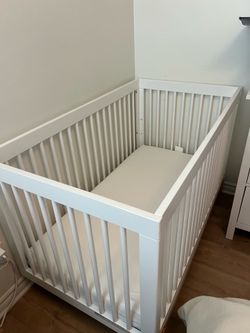 🛏️ Delta Children Poppy 4-in-1 Convertible Crib