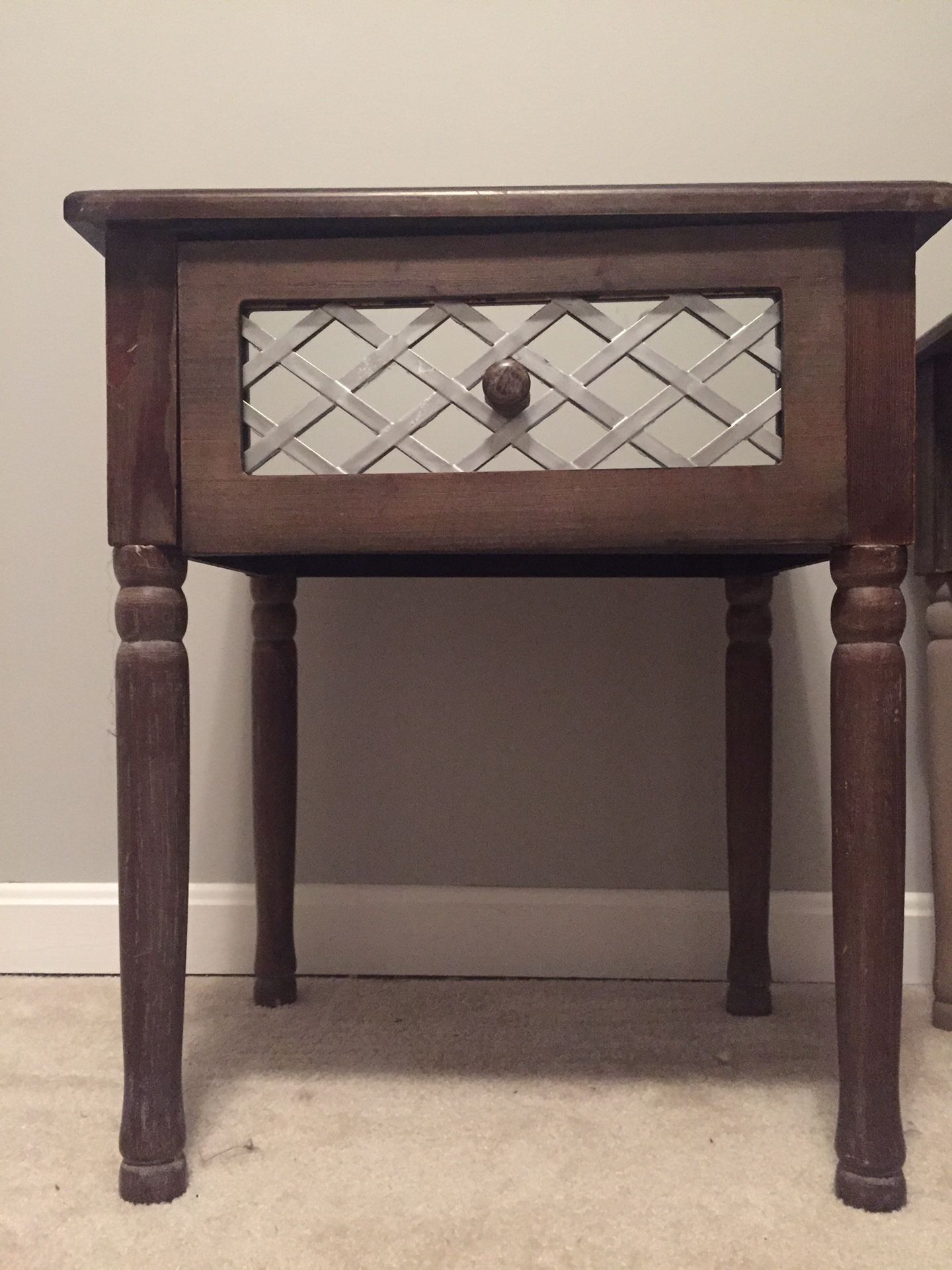 Set of two side tables