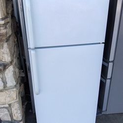 GE Apartment Size Refrigerator And Top Freezer 