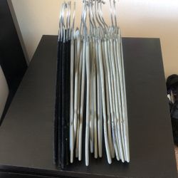 20 Hangers