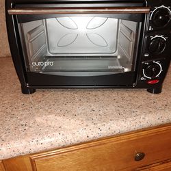 Euro-Pro Toaster Oven ( Great condition) Works