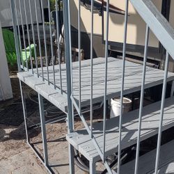 3 Wide Sturdy Steps Plus Landing 