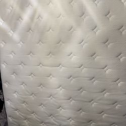 12” QUEEN MATTRESS  