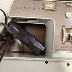 In Table Singer Sewing Machine Zig Zag Model 758