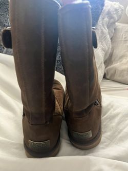 UGGS SIZE 8