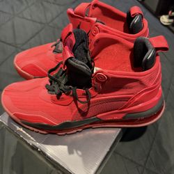 Jordan Air Aerospace 720 Gym Red Sz13