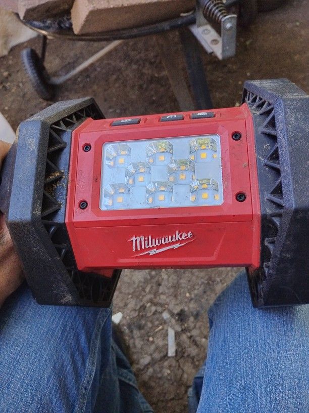 Milwaukee Side Lamp
