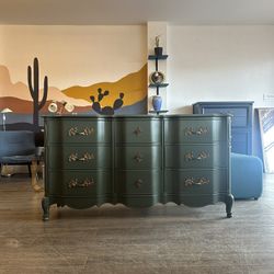 Lovely Green Dresser / 9 Drawers