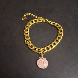 "NEW " Goldtone Chunky Cuban Link Bracelet Chain With A Lovely Pink Enameled Shell Charm 8" W/Extra 2.5" Extension