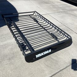 Yakima Load Warrior basket with Extension, Cargo Net, and Support Bar