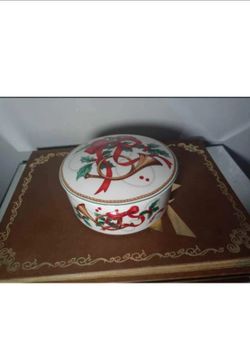 MIKASA PORCELAIN TRINKET BOX 5"×2"