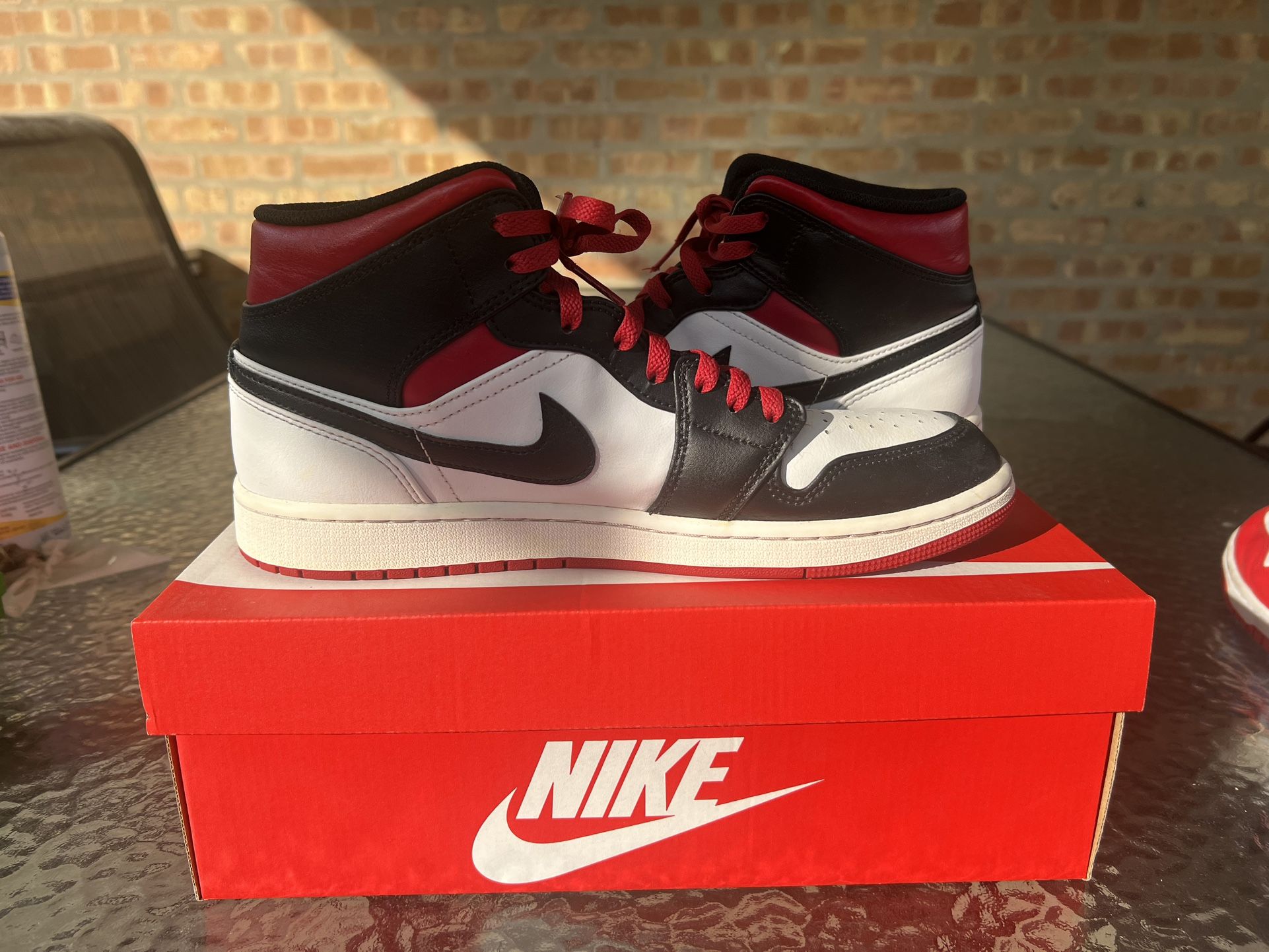 Jordan 1 Mid White Heel