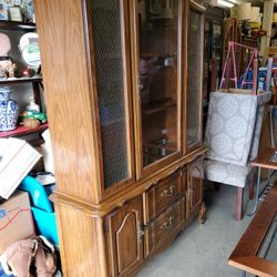 REDUCED!!! Broyhill China Cabinet