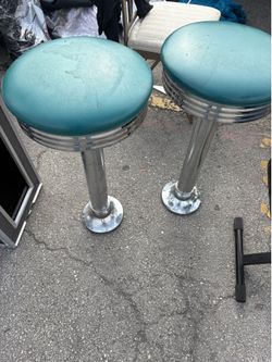 4 bar stools vintage in good condition I have additional one for parts