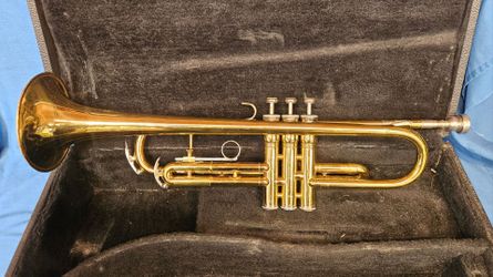 KING CLEVELAND TRUMPET WITH PADDED CASE