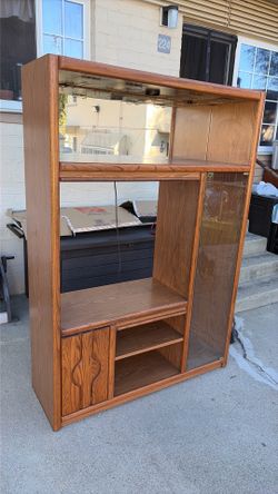 Entertainment center
