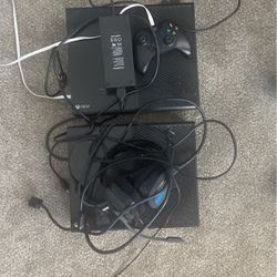 2 Xbox Ones With Headphones And Controller