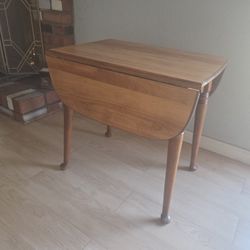 Mid Century Maple Baumritter End Table / Side Table  