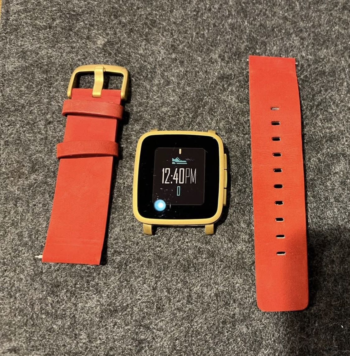 Pebble Time Steel Gold smartwatch + Red Leather Band, iPhone/Android