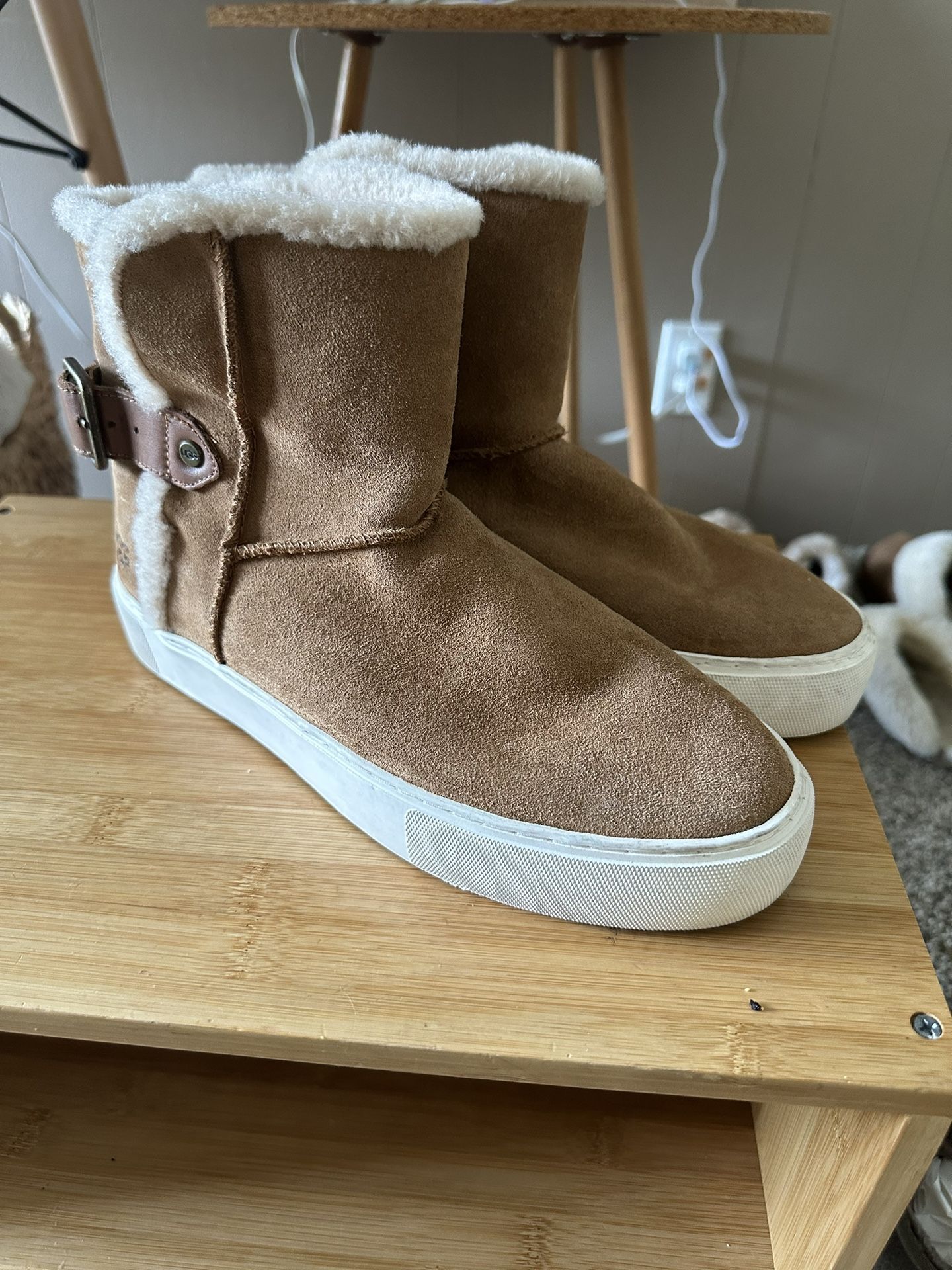 UGG BOOTS