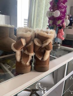 UGG Bailey Bow II Boots - Chestnut - Size 9