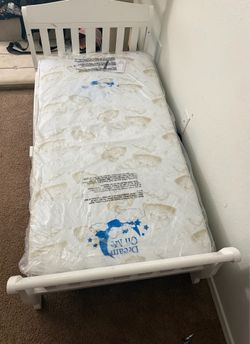 Toddler bed