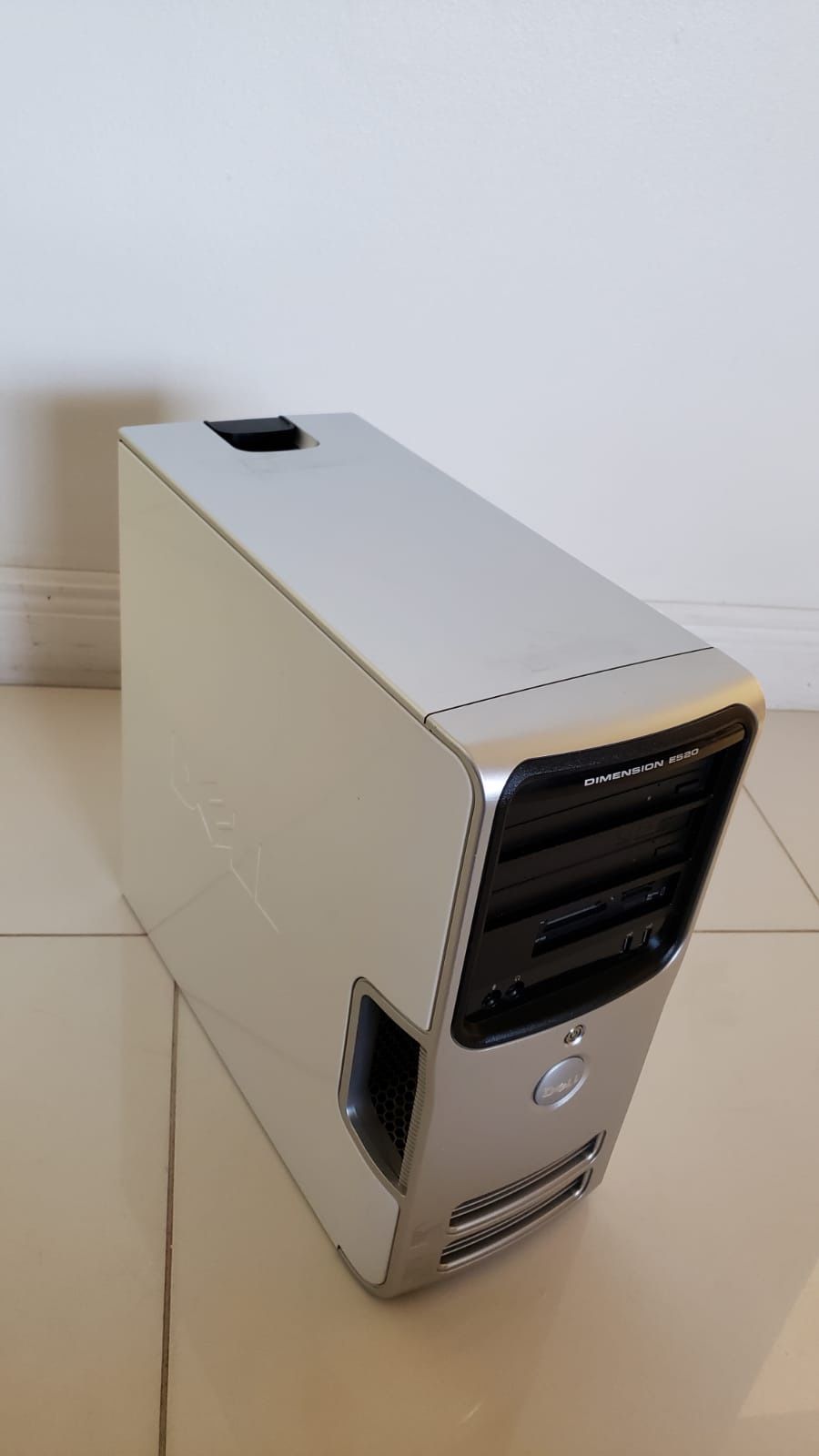 Dell Dimension E520. Windows 10 pro activated. 250gb hard drive, 8gb