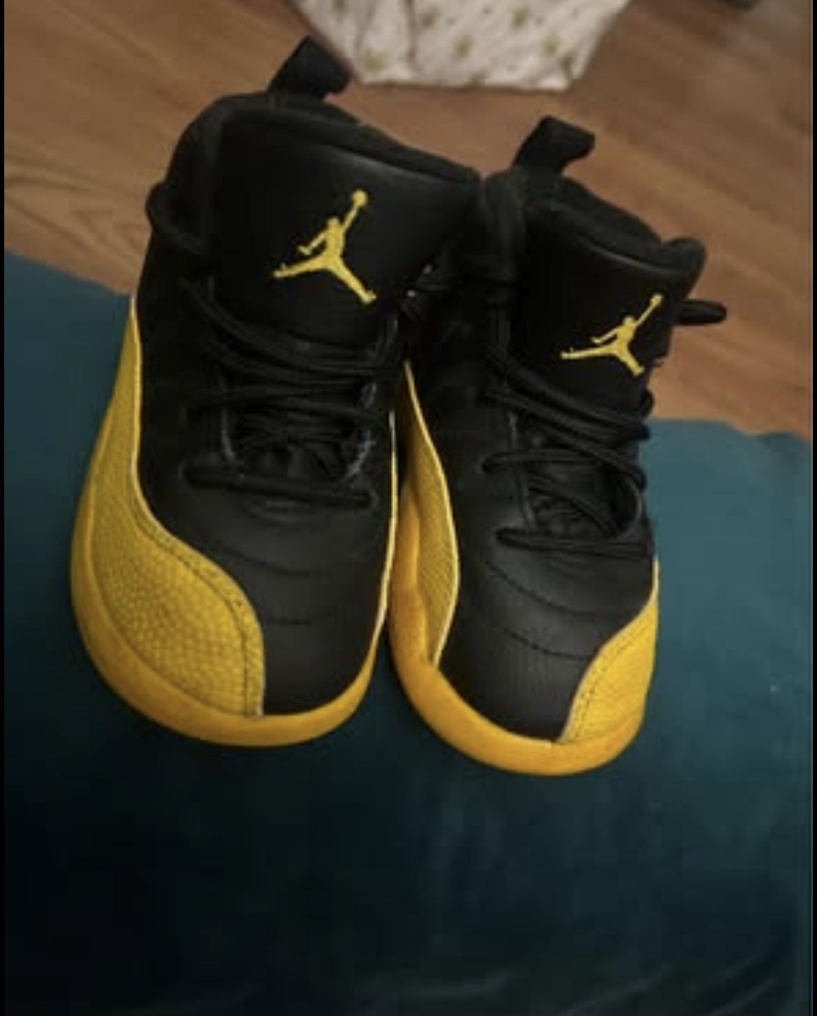 Nike Air Jordan 12 university gold black