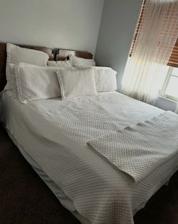 Vintage bedroom set/matress