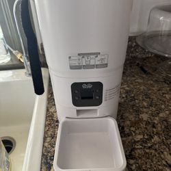 Automatic Dog/Cat Food Feeder