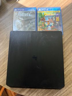 PS4 with crash bandicoot and fallout 4