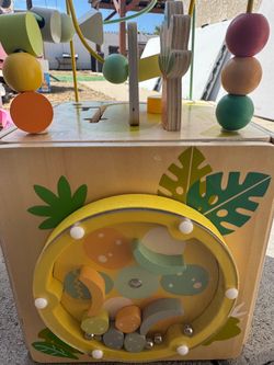 Kids activity cube