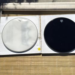 Remo ambassador Door coded 24 inch drum heads