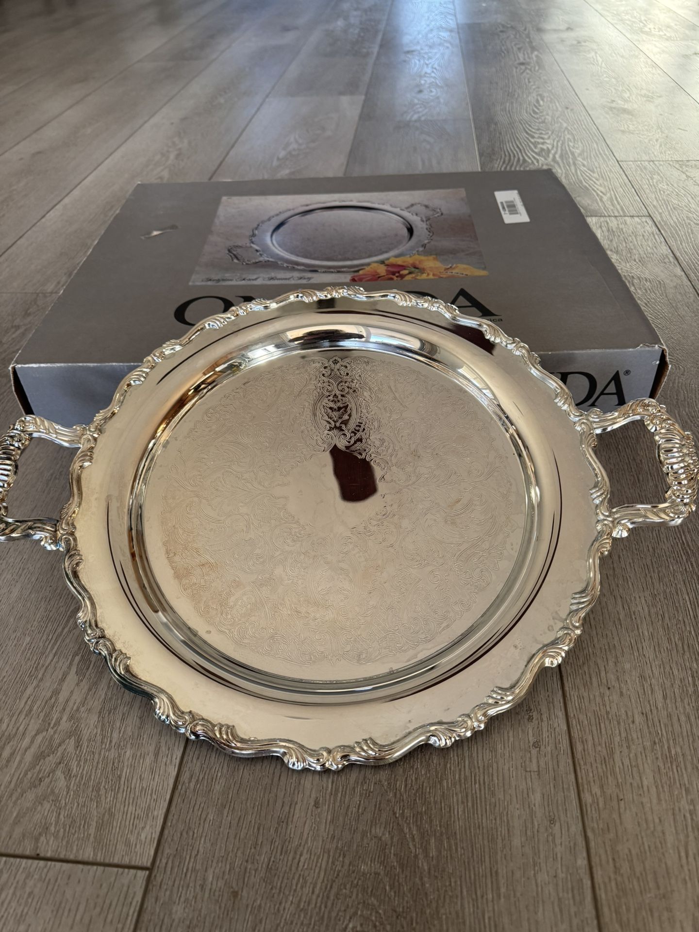 Oneida Vintage 1980s Georgian Scroll Round LARGE Tray With Handles Silverplate 19”