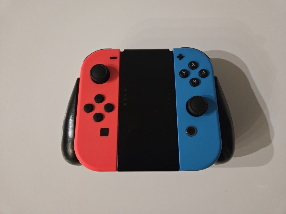 Nintendo Switch Joycons With Grip