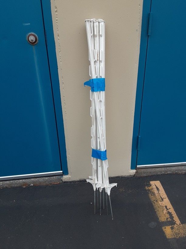 White Plastic Fence Stakes