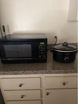 Microwave & Crockpot Set!
