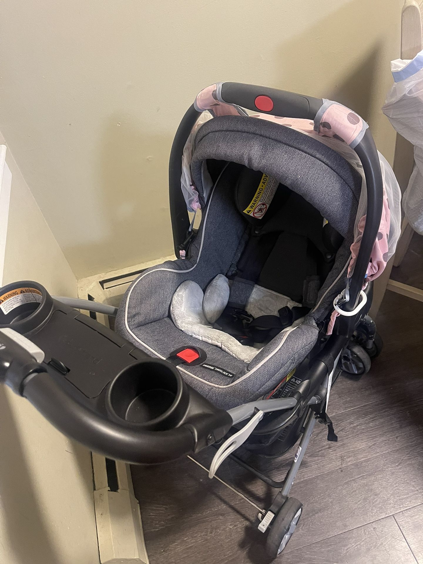 Baby Carseat/ Snap & Go Stroller