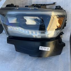 2020 DODGE RAM LEFT HEADLIGHT 