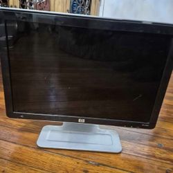 HP W2207 22-inch Widescreen Flat Panel LCD Monitor