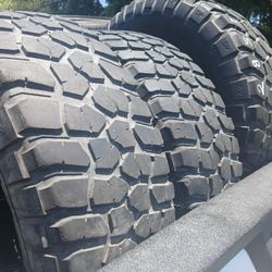 LT285/70/17 BFG KM2 Tires (4)
