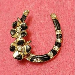 Vintage Goldtone "BEDAZZLED BLACK HORSESHOE" BROOCH PIN (UNUSED)😇 MINT CONDITION!👀🤯💣