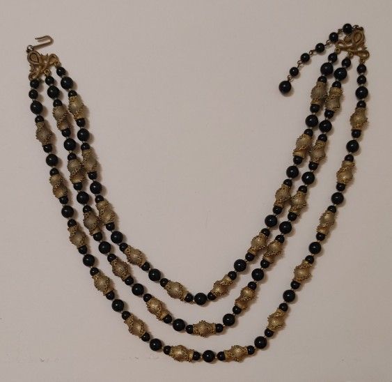GORGEOUS Vintage Ladie's "TRI-LAYERED BLACK & GOLDTONE" BEADED CHOKER Necklace EXCELLENT CONDITION😇 MAKES A GREAT GIFT!🎁