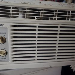 Window Ac Unit In Good Working Conditions 