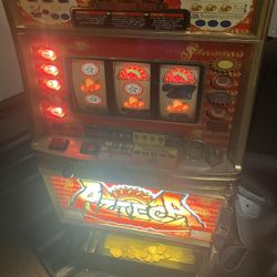 VINTAGE AZTECA SLOT MACHINE