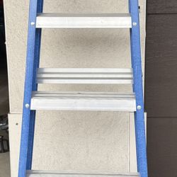 Louisville 6 ft. Fiberglass Ladder