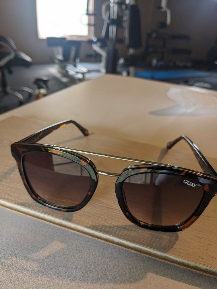 Brand New Quay Tortoise‑Gold Double‑Bridge Sunglasses – Never Worn